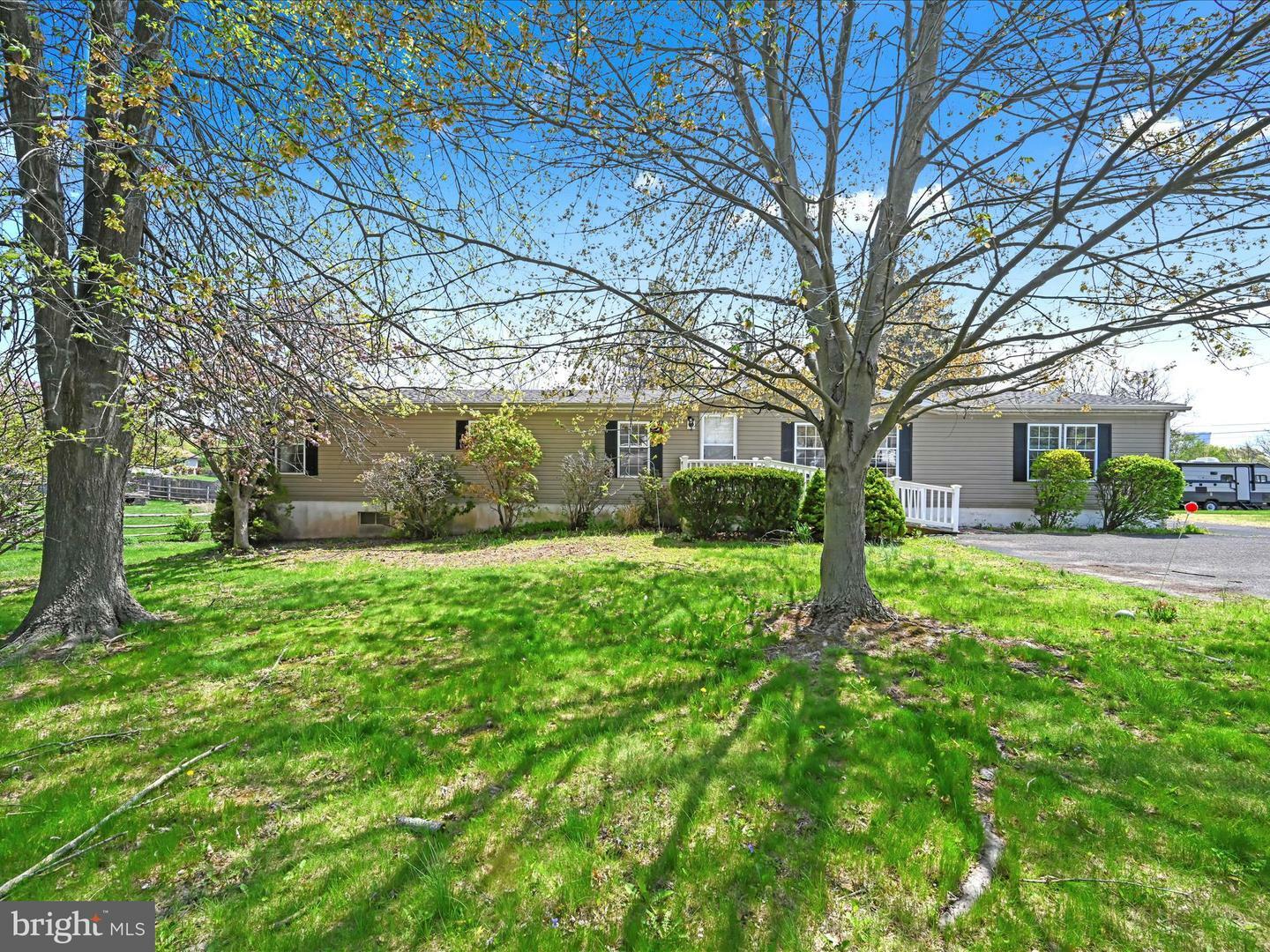 Property Photo: 872 N Pleasantview Road PA 19464
