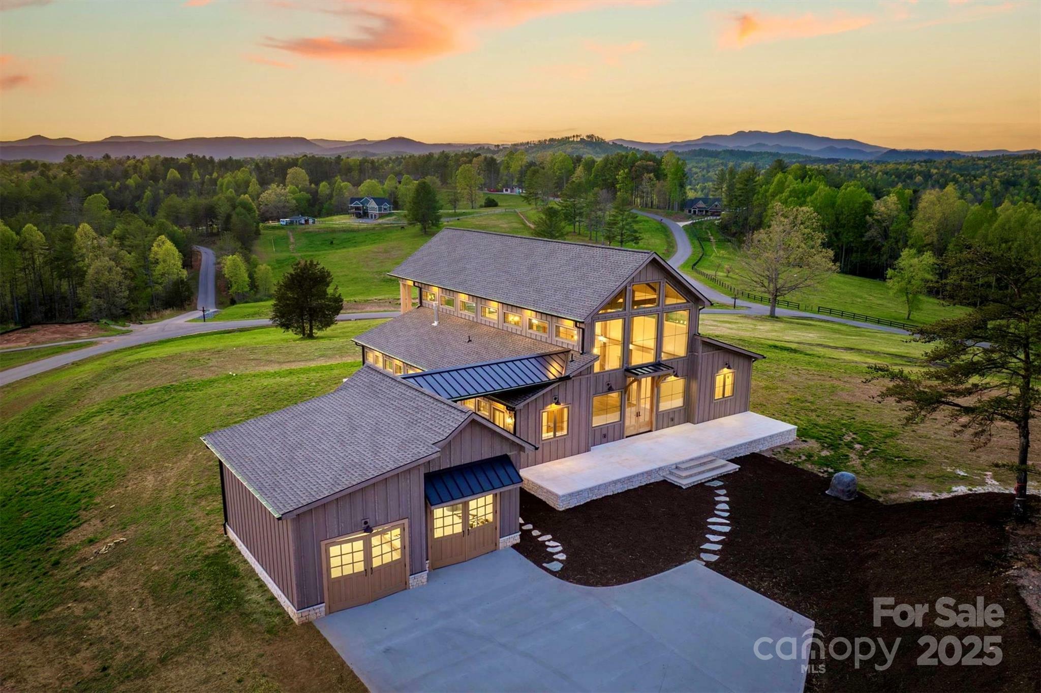 Property Photo: 2013 Hitching Post Trail NC 28645