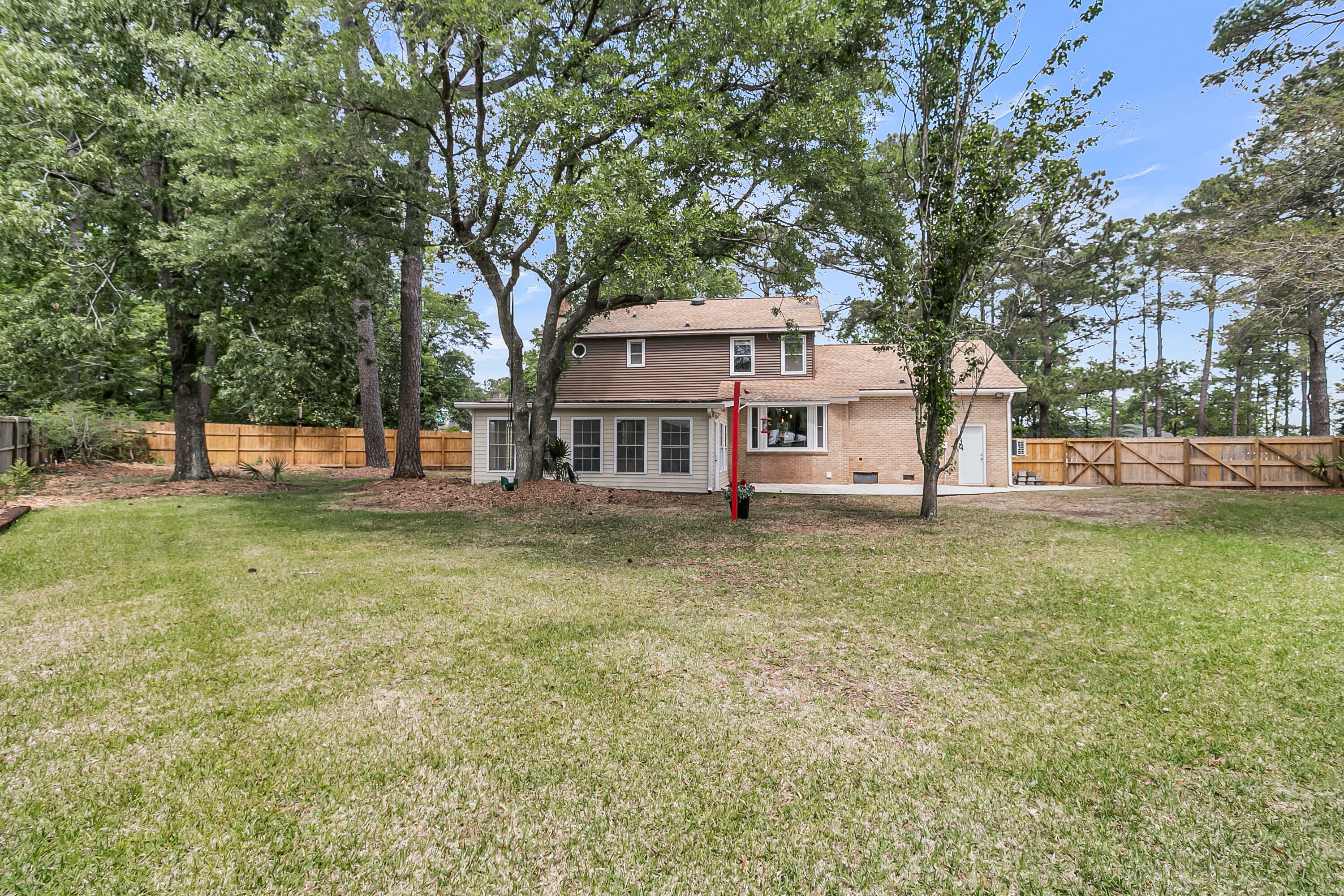 Property Photo: 1541 Hutton Place SC 29407