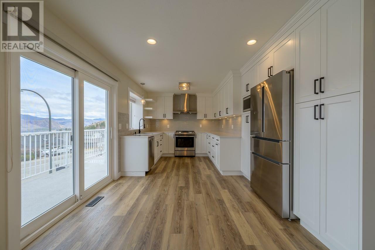 2759 Qu'Appelle Boulevard  Kamloops BC V2E 2J9 photo