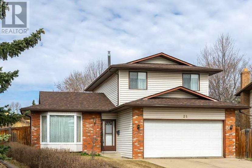 Property Photo: 31 Beaconsfield Close Northwest AB T3K 1X5