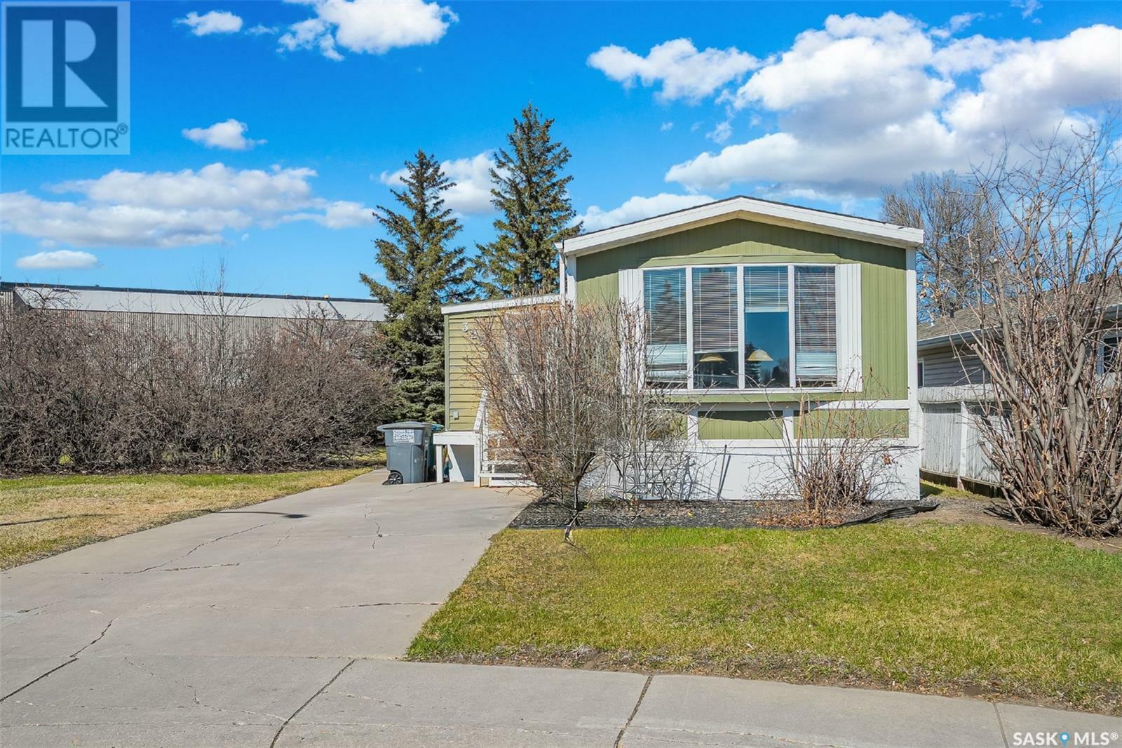 Property Photo: 327 Leland Place SK S7H 5A3