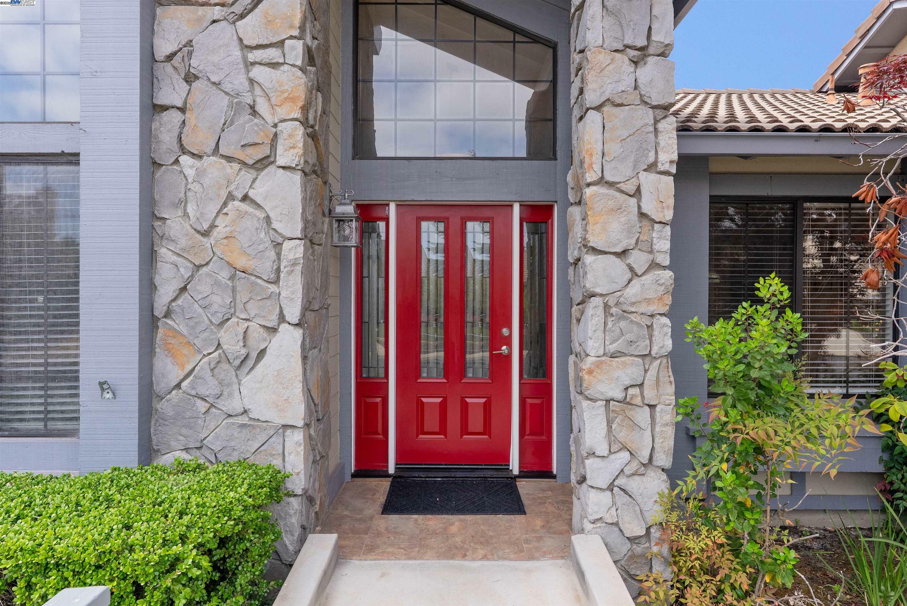 Property Photo:  1116 Vista Point Ln  CA 94521 