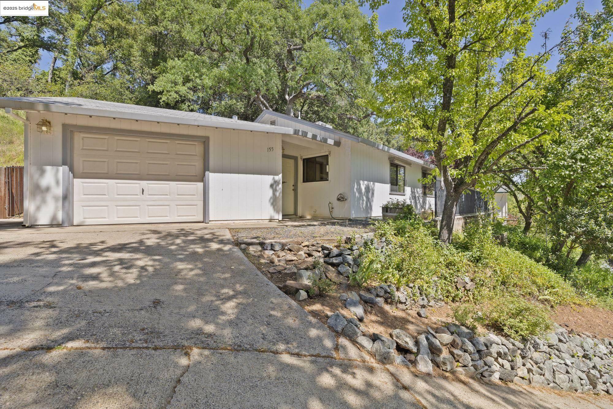 Property Photo: 155 Oak St CA 95370