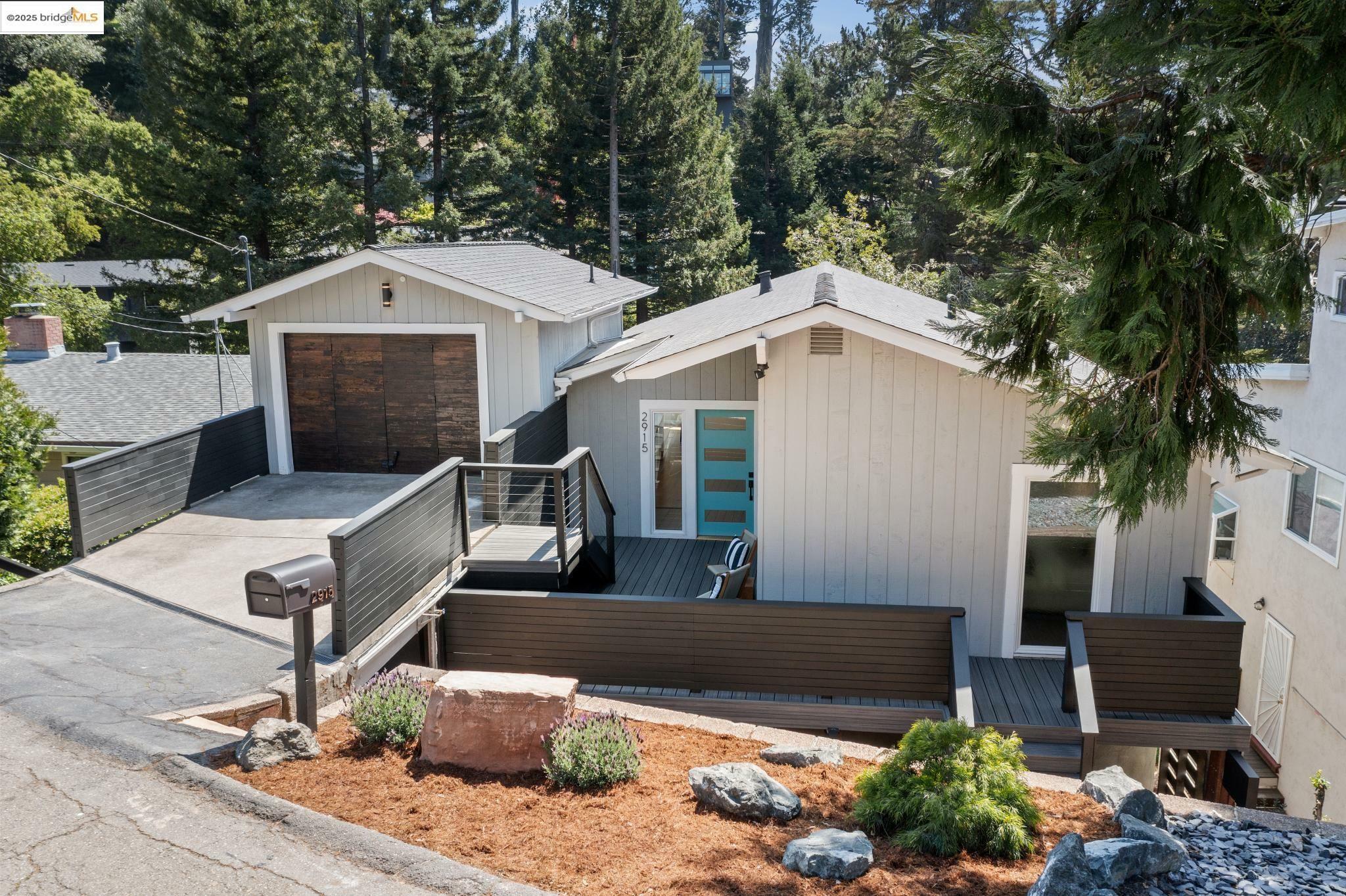 Property Photo: 2915 Holyrood Dr CA 94611
