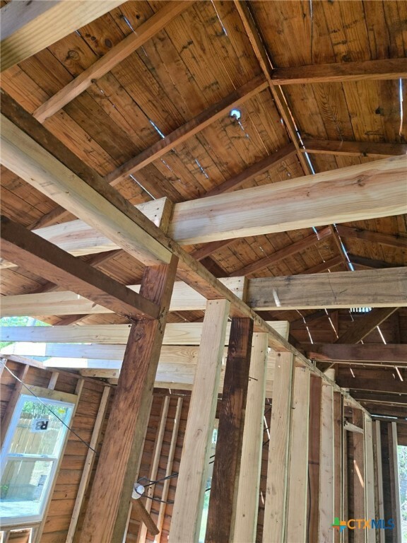 Property Photo: 618 S Saunders Street TX 78155