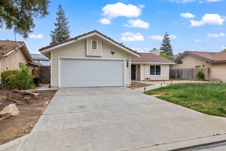 Property Photo: 6522 N Bendel Avenue CA 93722