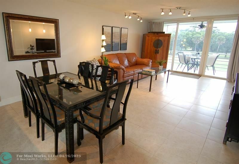 Property Photo: 575 Oaks Ln 303 FL 33069