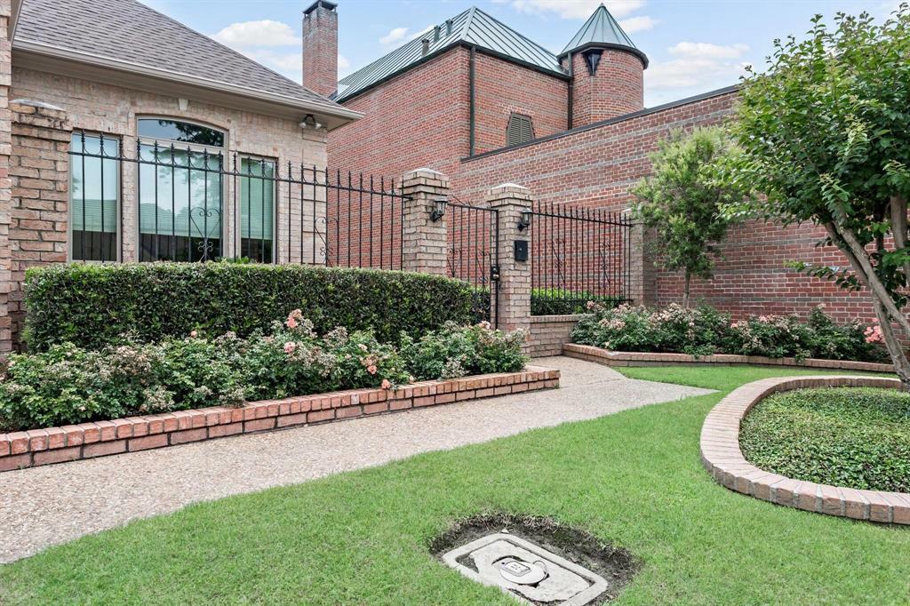 Property Photo:  120 Summerwood Street  TX 77706 