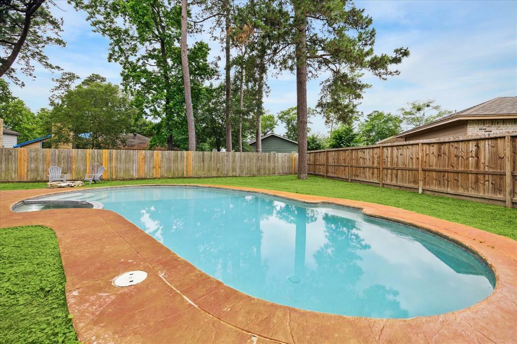 Property Photo: 7811 Ashwell Court TX 77389