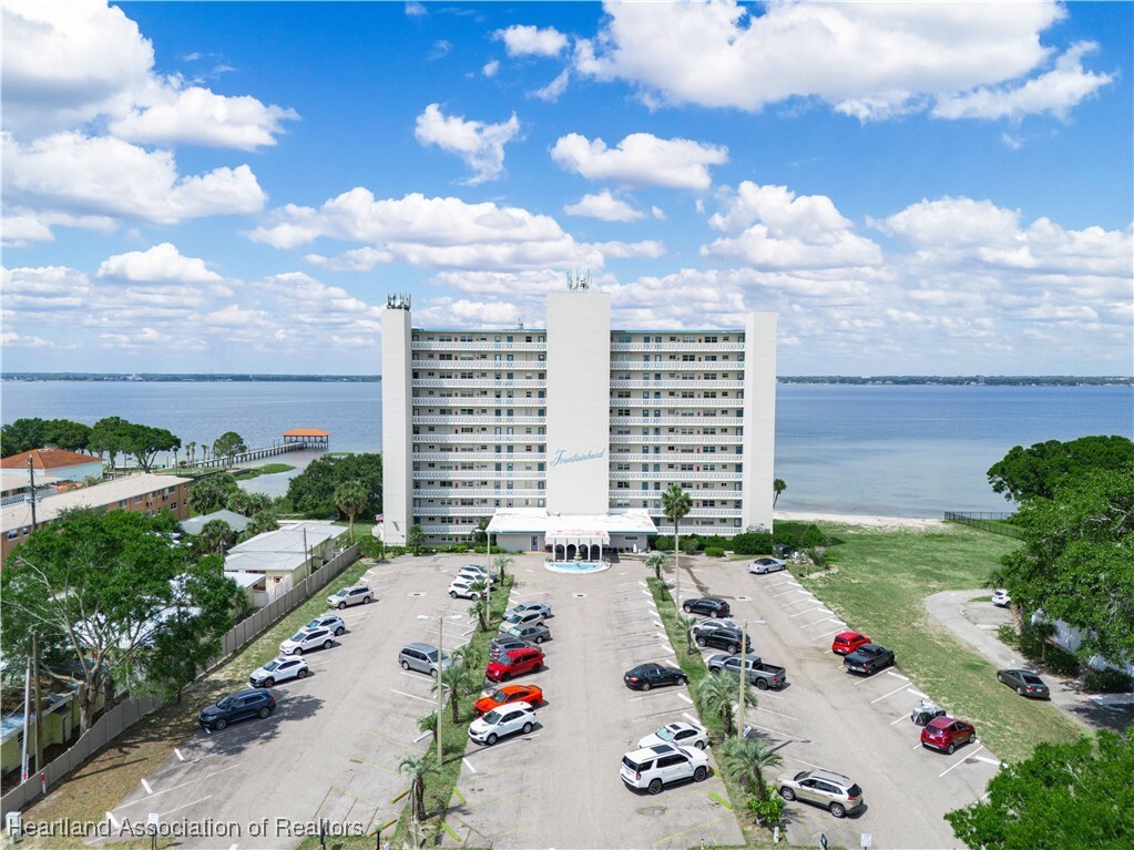 Property Photo: 2131 Lakeview Drive 310 FL 33870