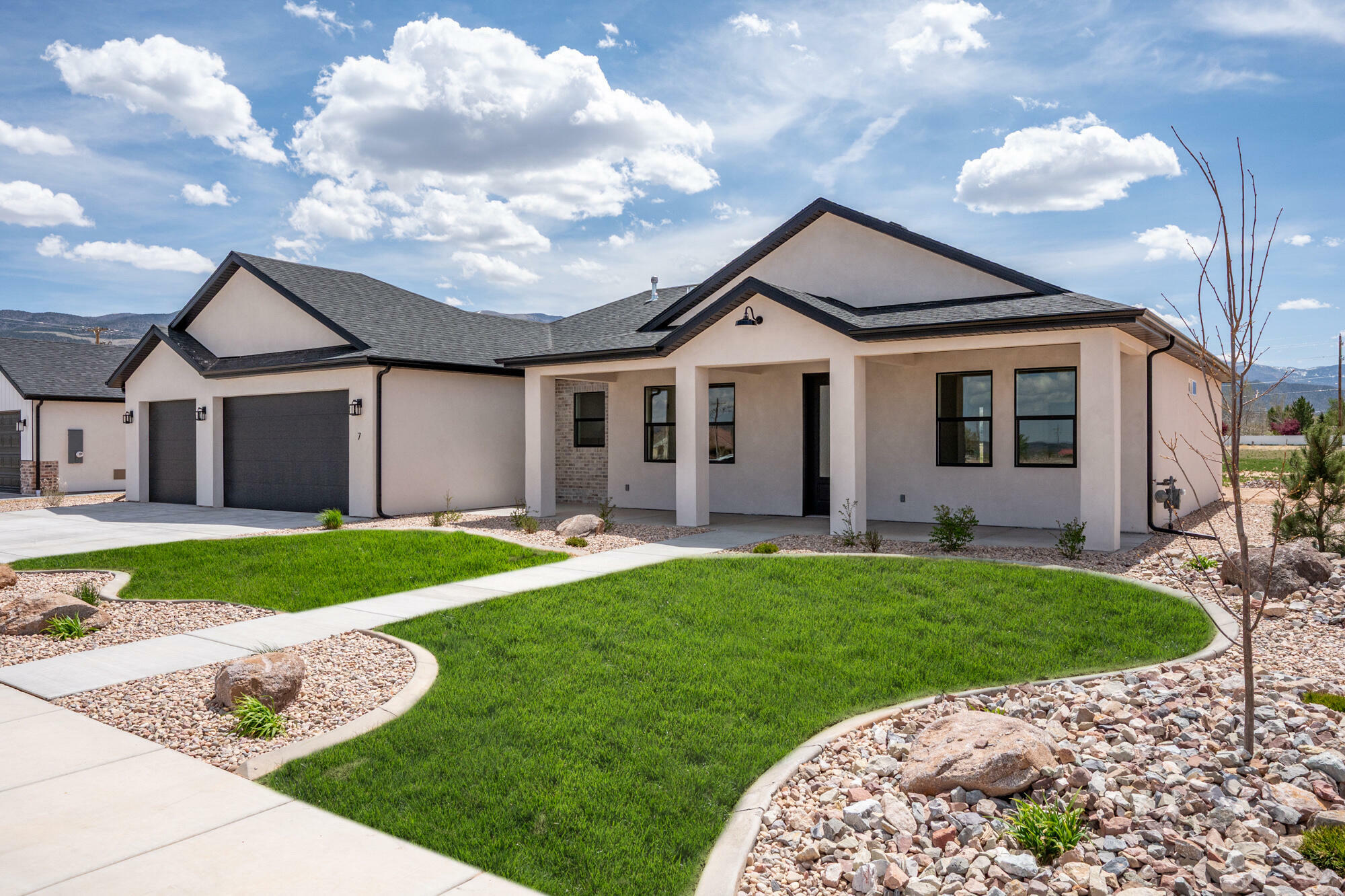 Property Photo: 974 E Winchester Dr UT 84721