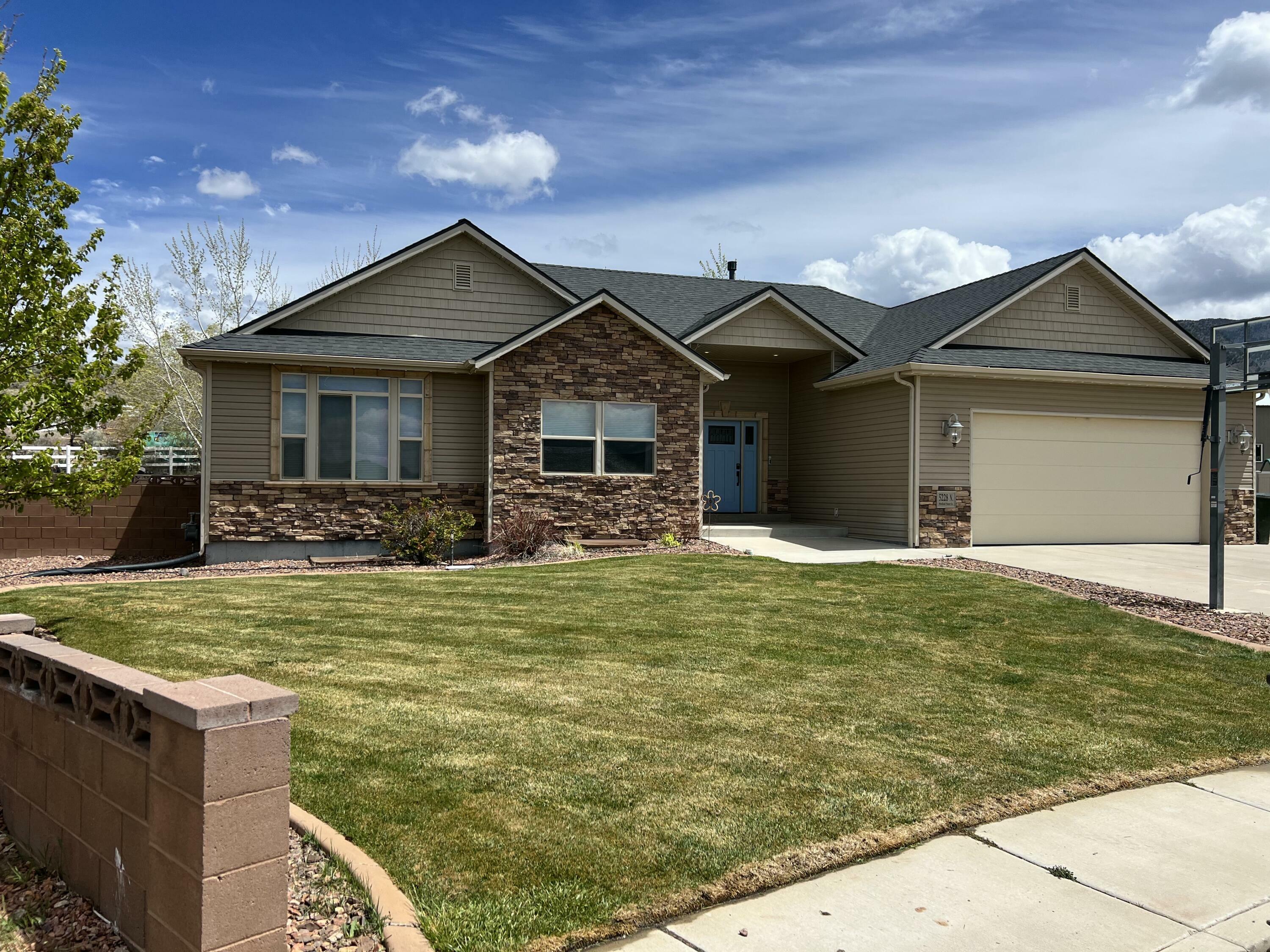 Property Photo: 5228 N Woodland Pointe Cir UT 84721