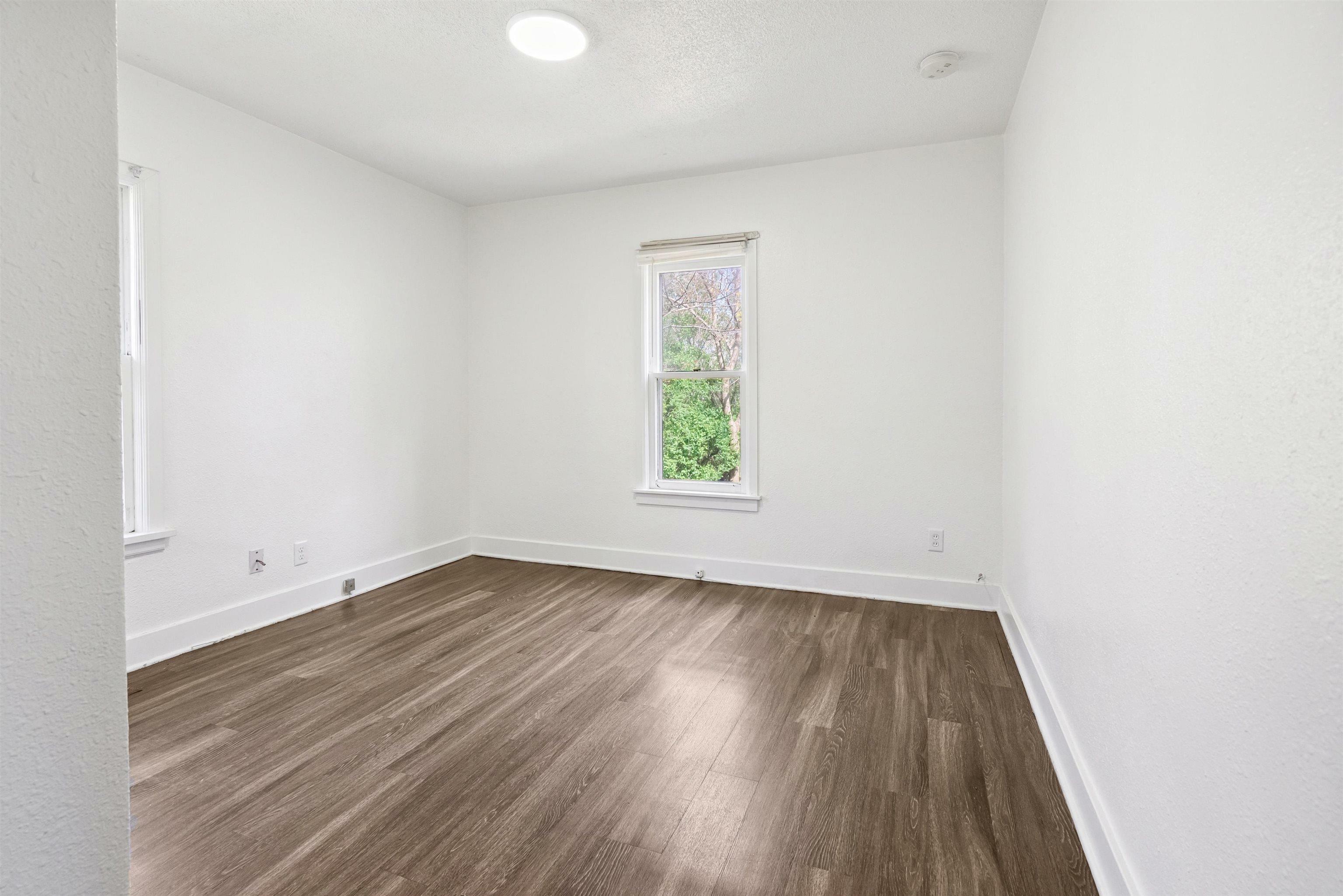 Property Photo: 1115 W 11th Street IA 50613