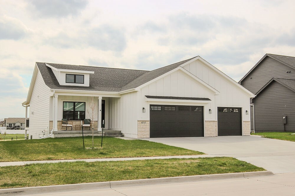 Property Photo: 4717 NW 10th Street IA 50023