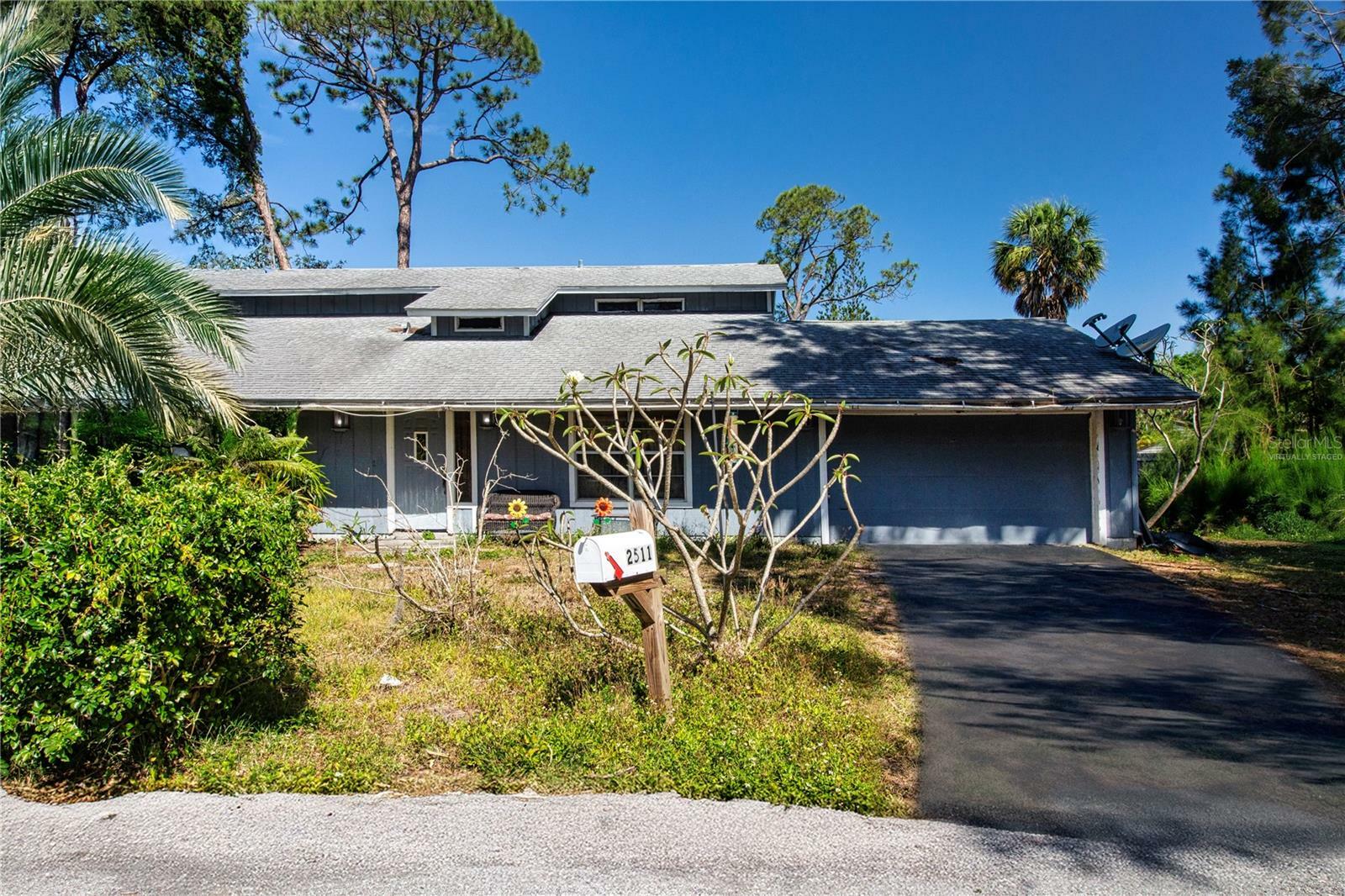 Property Photo: 2511 Lords Lane FL 34231