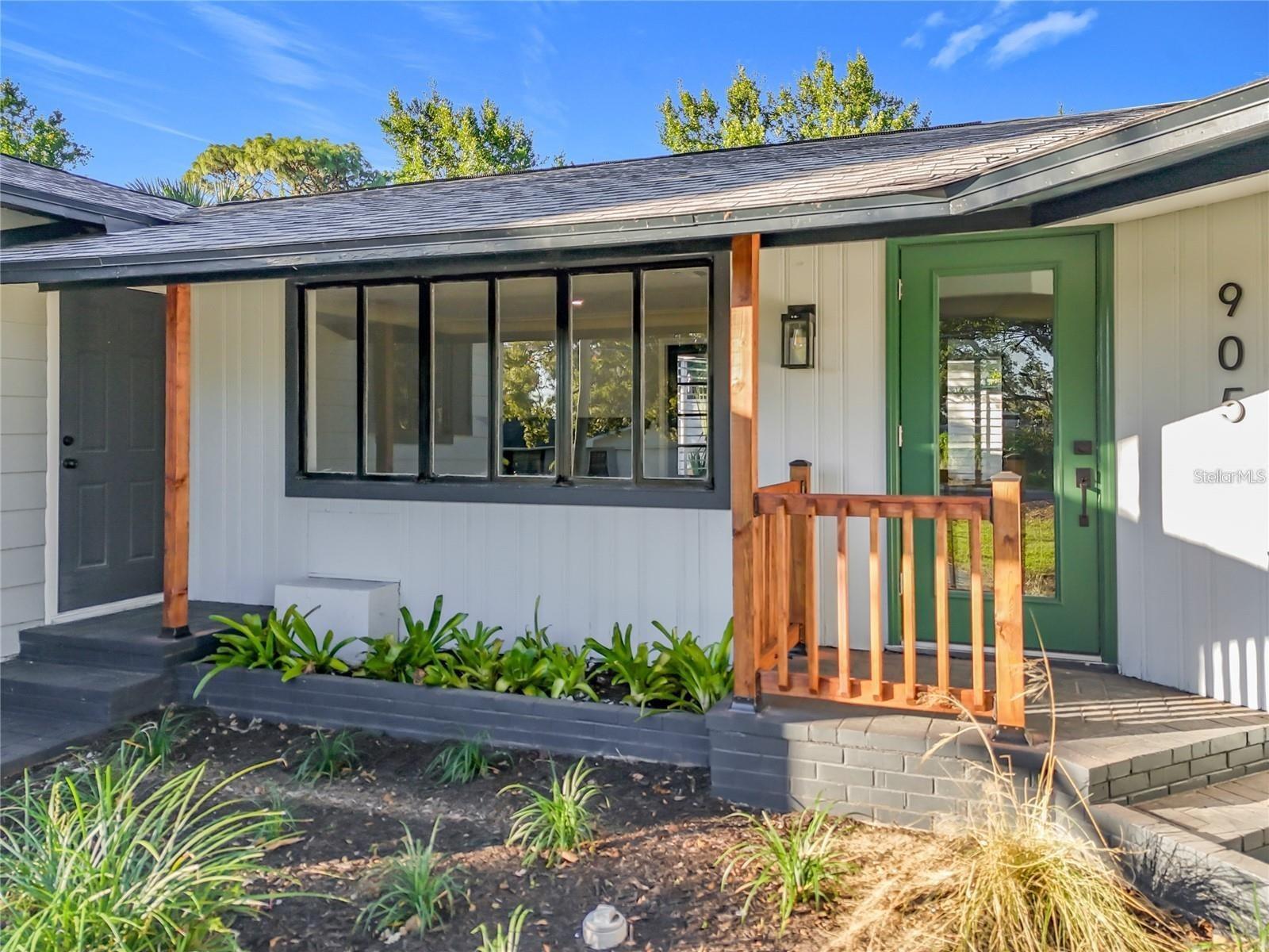Property Photo: 905 W 11th Avenue FL 32757