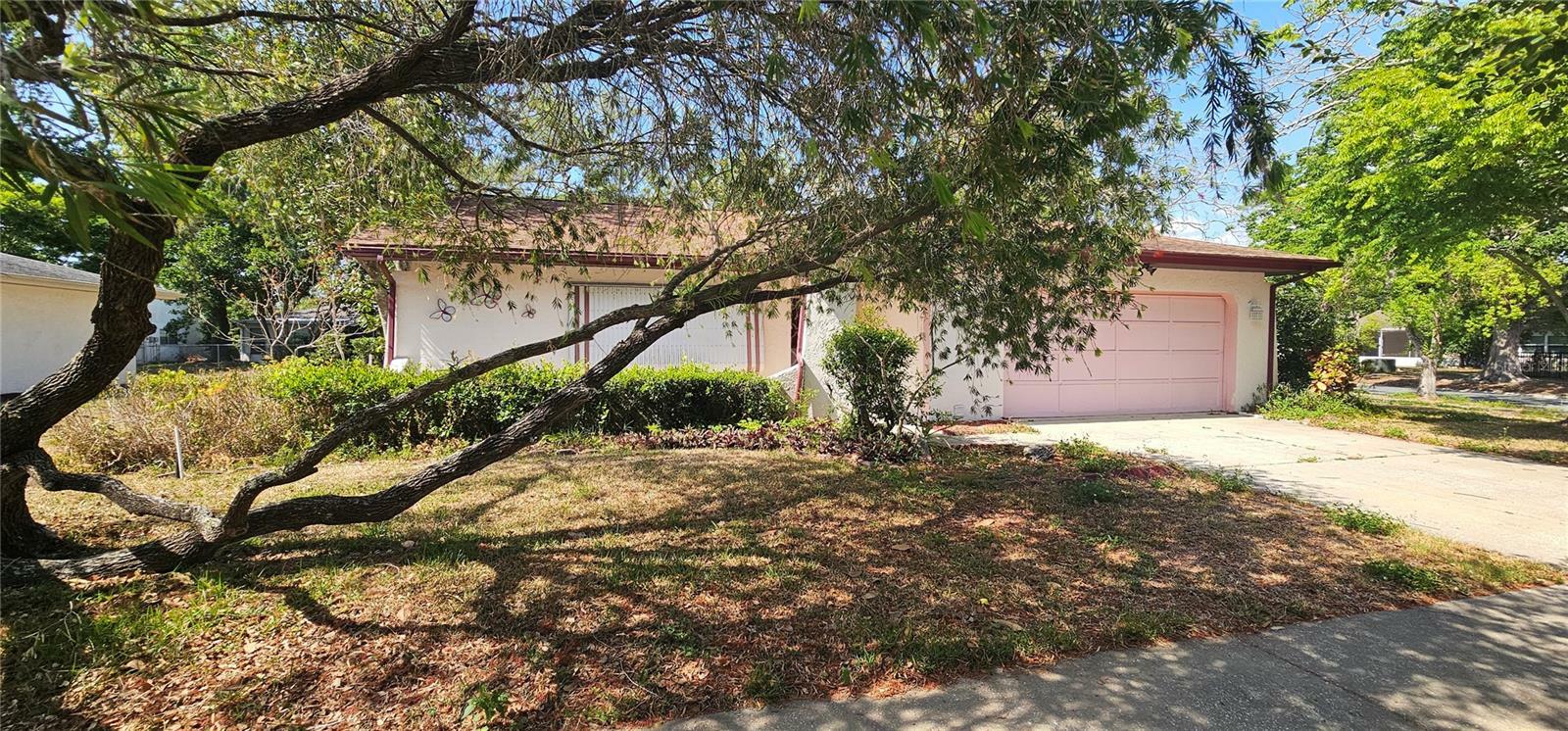 Property Photo: 8623 Stonehedge Way FL 34667