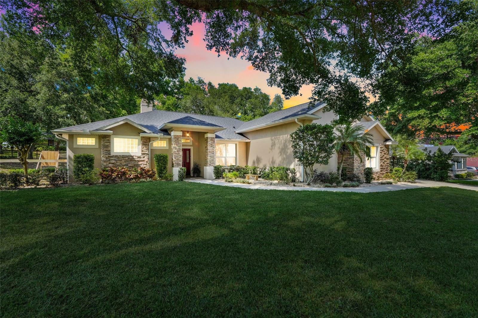 Property Photo: 10851 Lantana Crest FL 34711