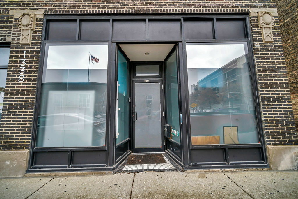Property Photo: 1338 W Irving Park Road 1 IL 60613