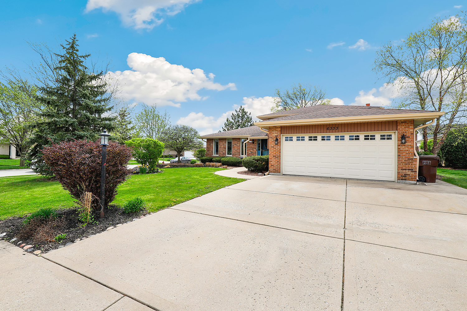 Property Photo: 6333 Carriage Way IL 60452