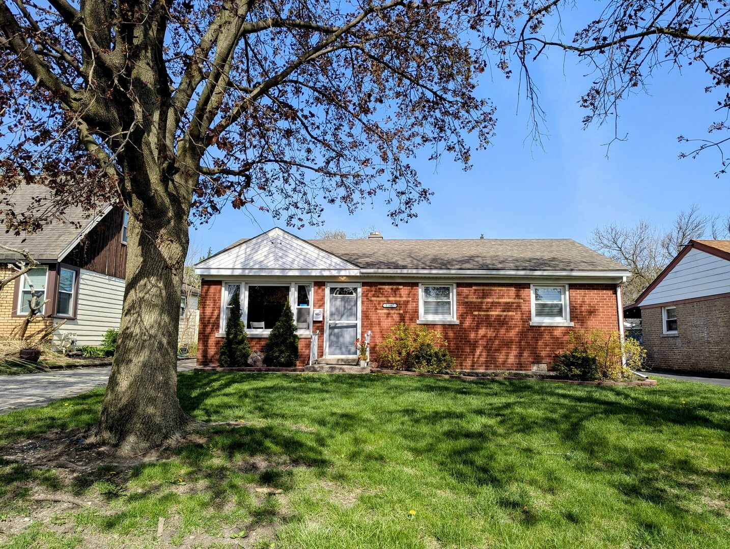 Property Photo: 11447 S Natoma Avenue IL 60482
