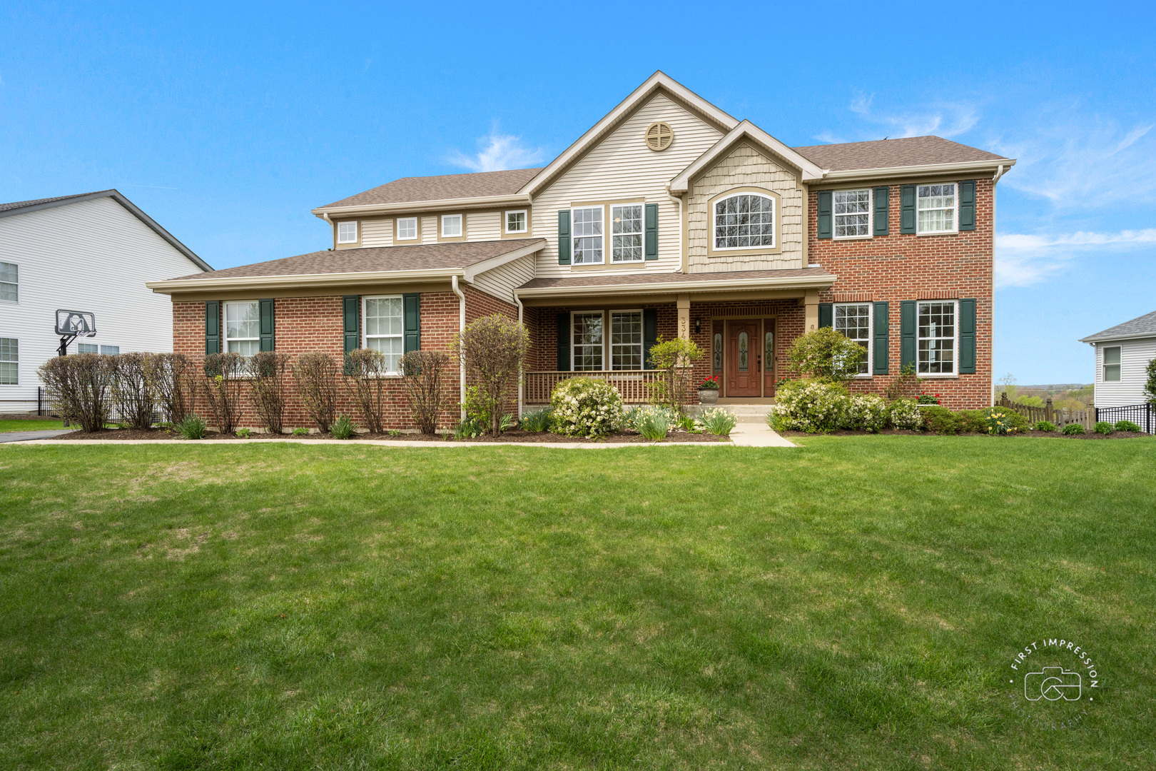 Property Photo: 334 Willowbrook Way IL 60134