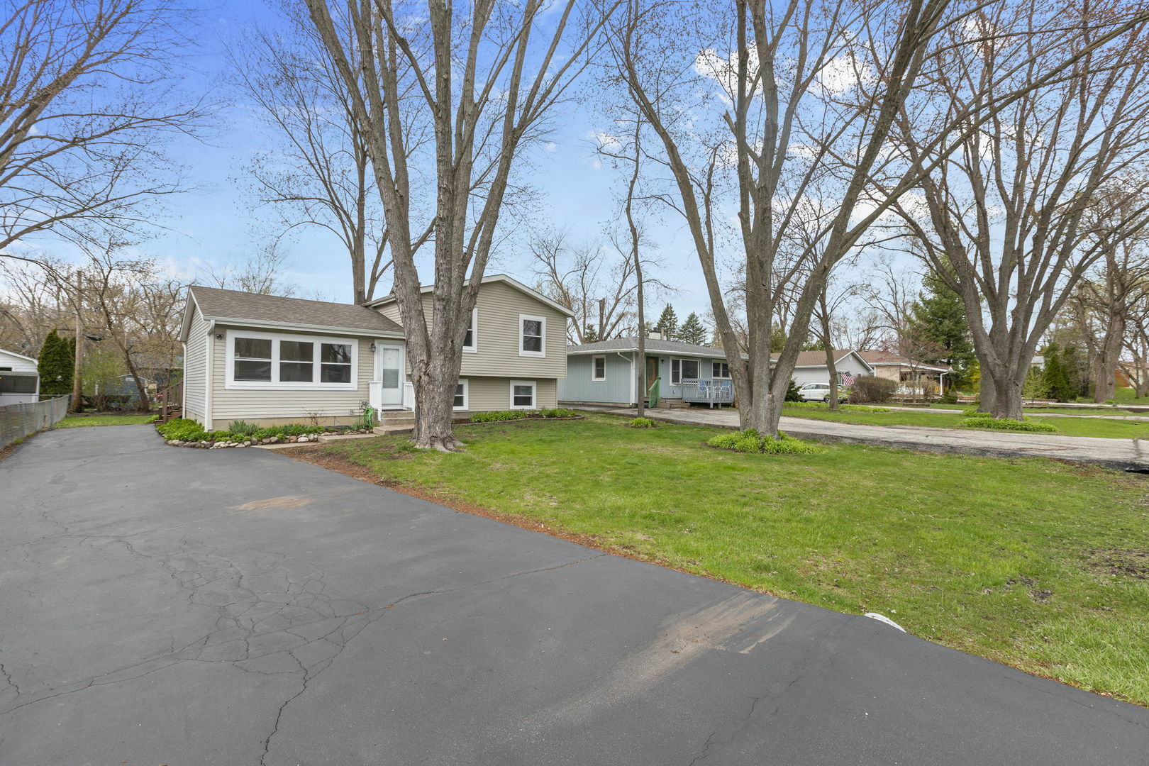 Property Photo: 1903 Highview Avenue IL 60050