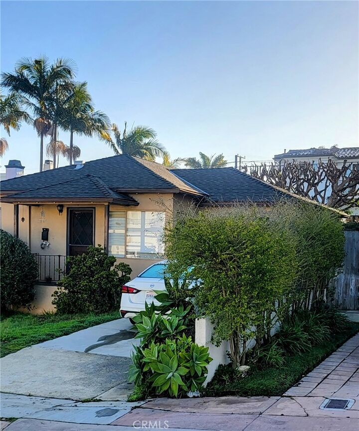 Property Photo: 2300 Walnut Avenue CA 90266