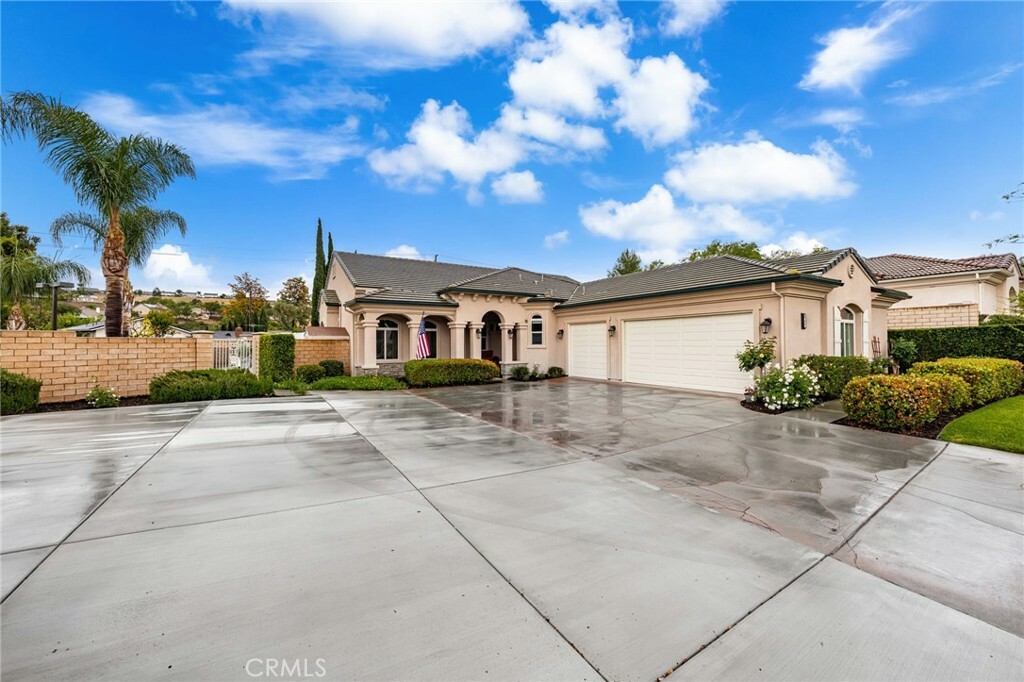Property Photo: 947 Martina Circle CA 92879