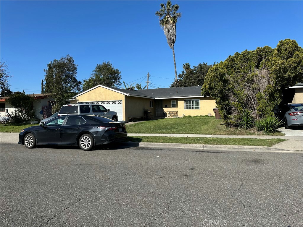 Property Photo: 1207 N Siesta Street CA 92801