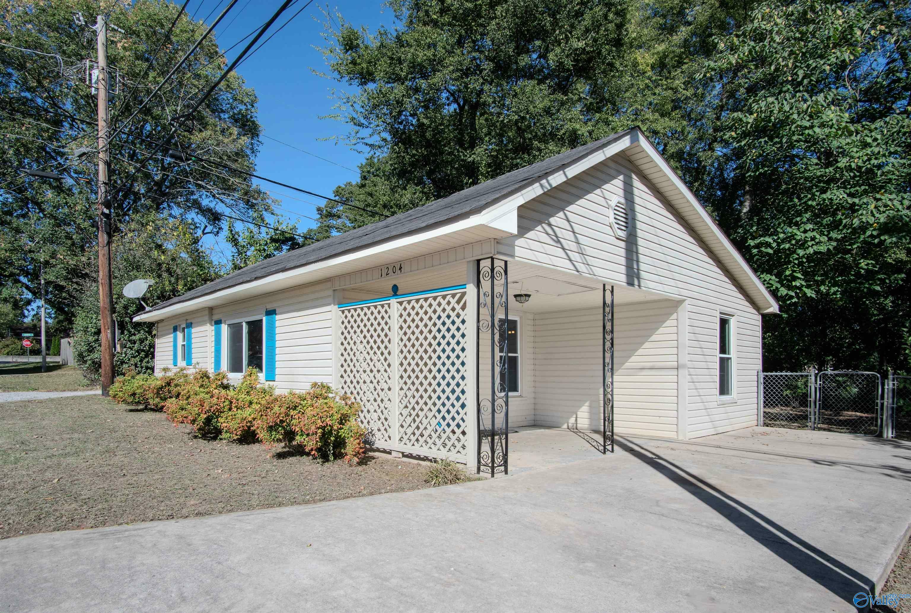 Property Photo: 1204 Windham Street NE AL 35801