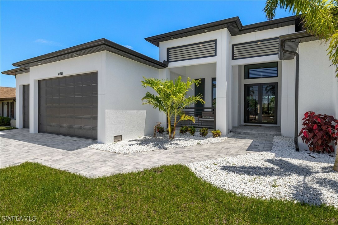 Property Photo: 4027 SW 2nd Avenue FL 33914