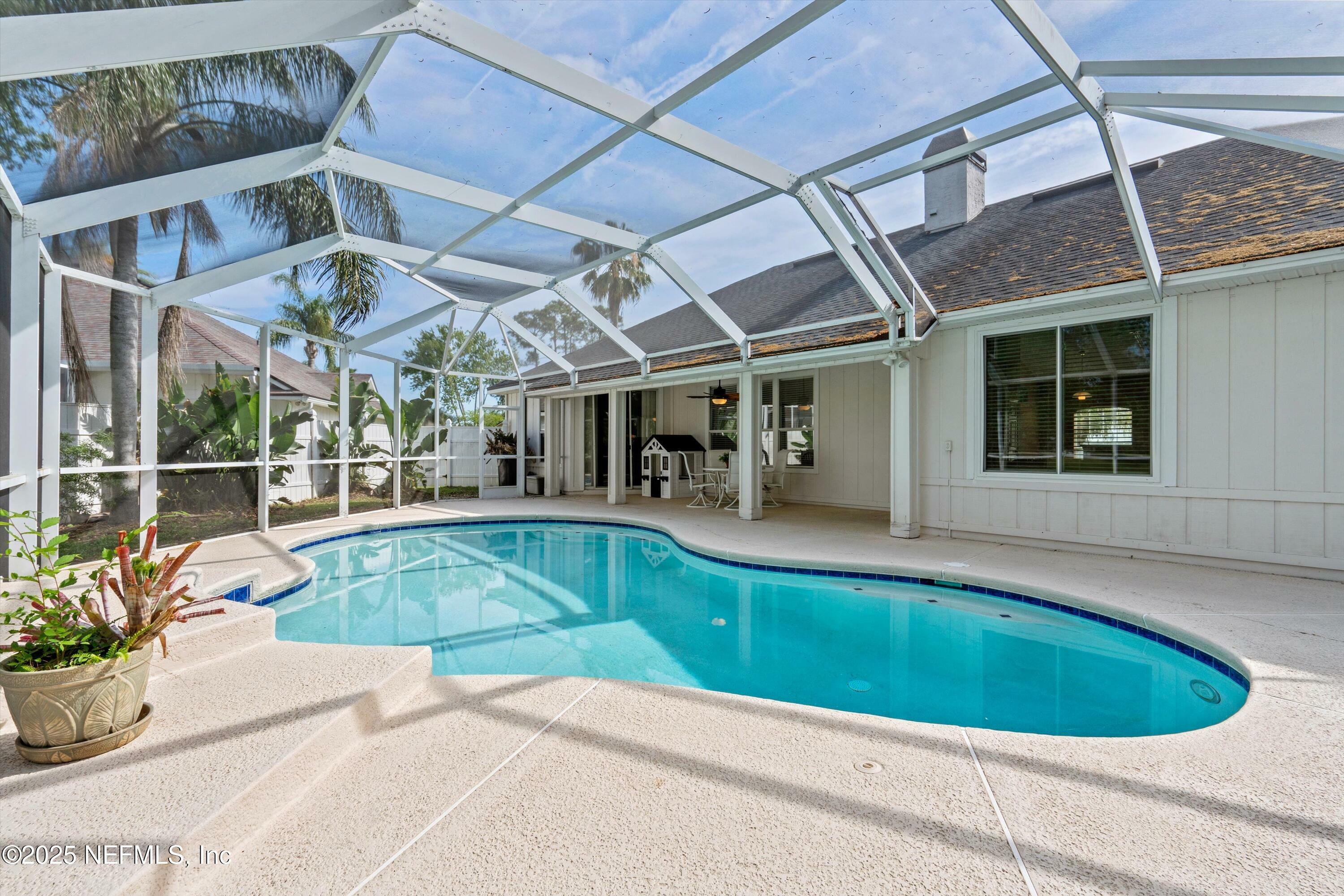 Property Photo: 2116 Sound Overlook Drive E FL 32224