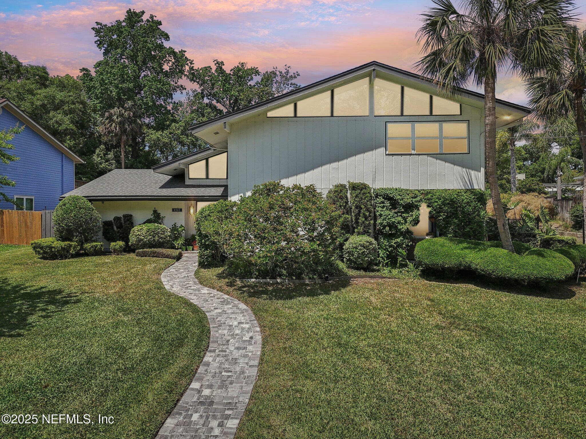 Property Photo: 4967 Empire Avenue FL 32207