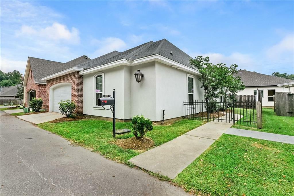Property Photo: 505 Bigleaf Court LA 70447