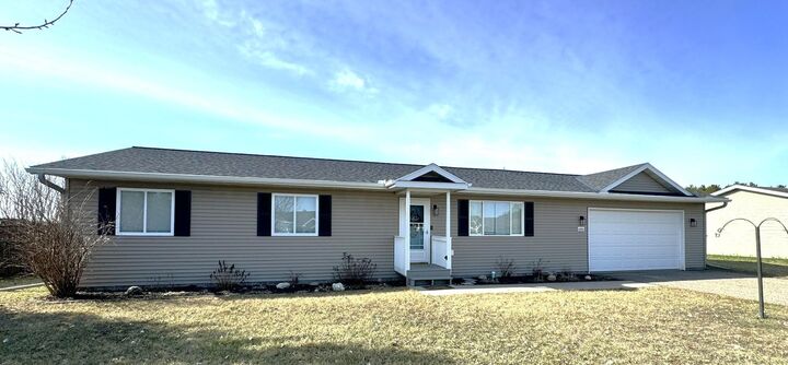 Property Photo:  606 Tenth Street W  MN 56470 