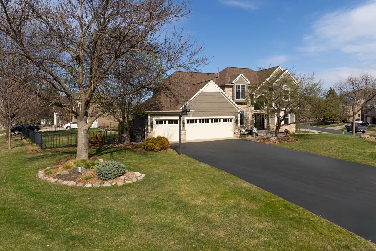 Property Photo:  17220 Bainbridge Drive  MN 55347 