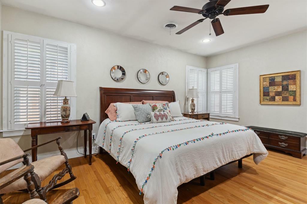 5819 Vanderbilt Avenue  Dallas TX 75206 photo