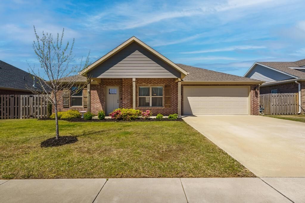 Property Photo: 38 E Loveland Loop AR 72730