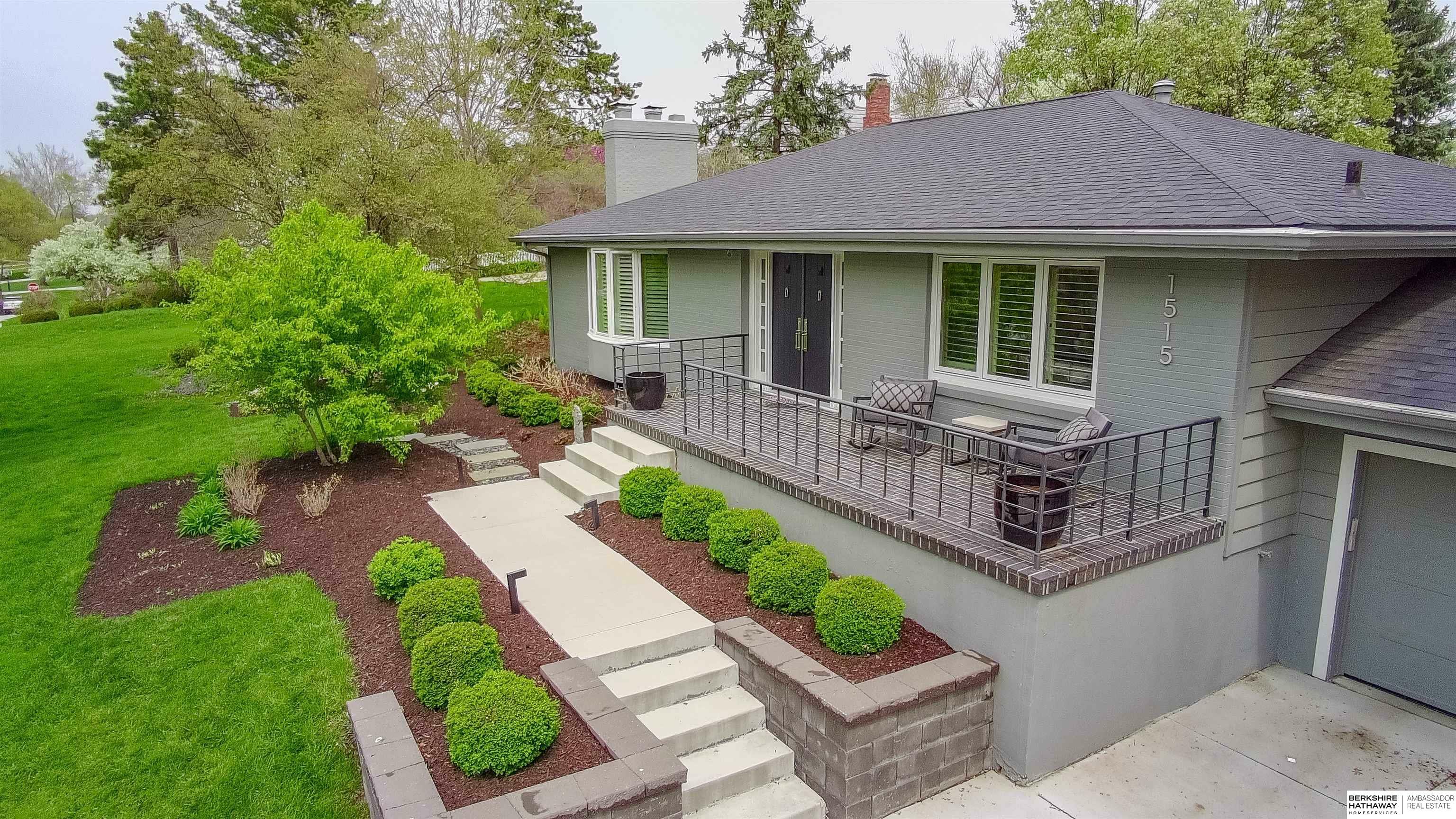 Property Photo: 1515 S 91st Avenue NE 68124