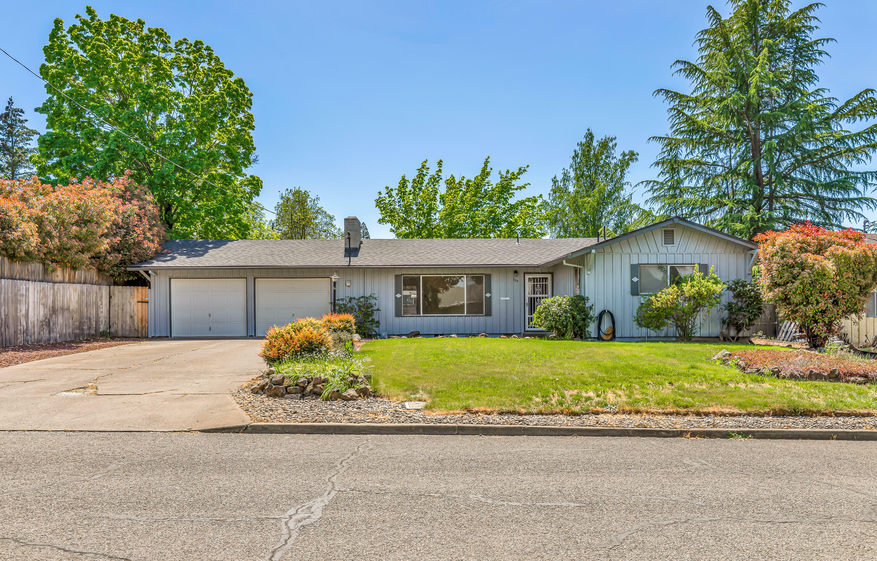 Property Photo: 204 Princess Way OR 97502