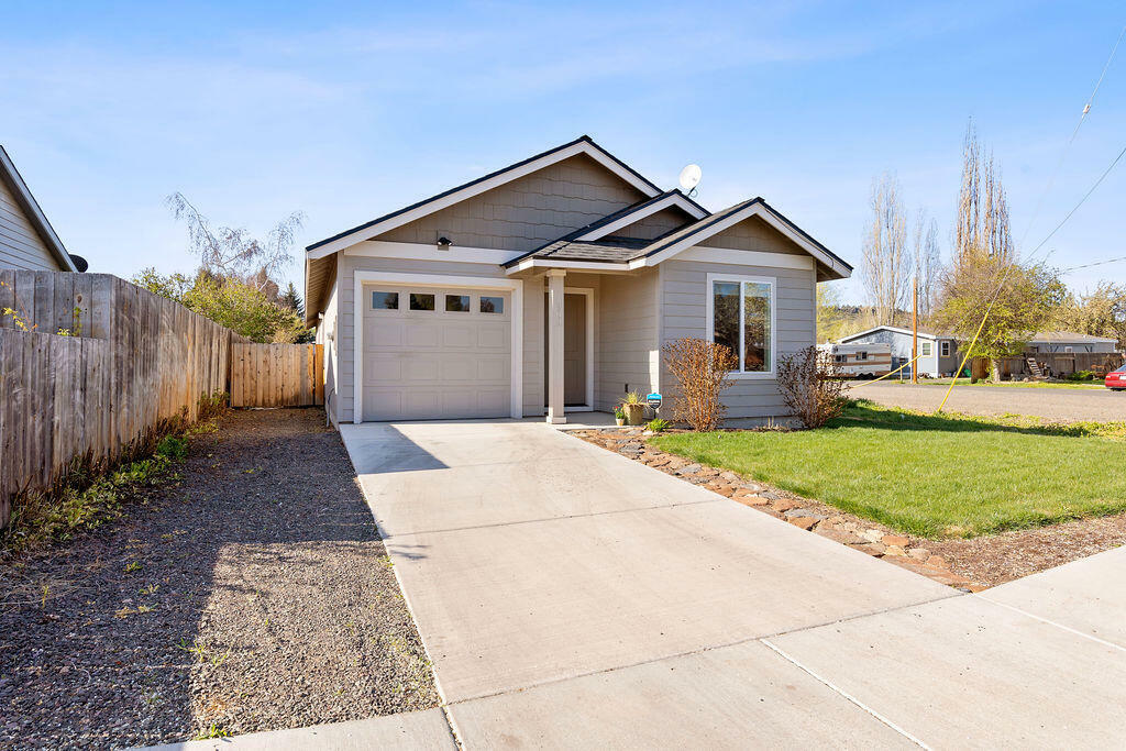 902 SE 3rd Street  Prineville OR 97754 photo