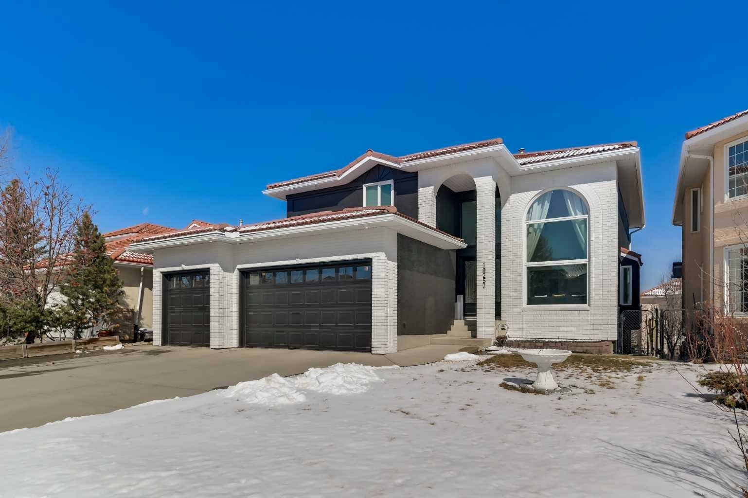 Property Photo: 10257 Hamptons Boulevard NW AB T3A 5G5