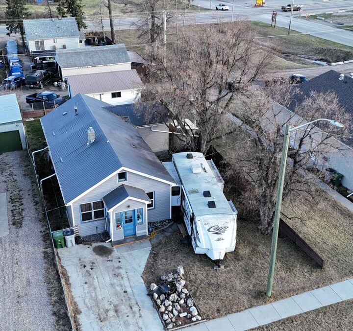 Property Photo:  4725 5 Ave  AB T7E 1C6