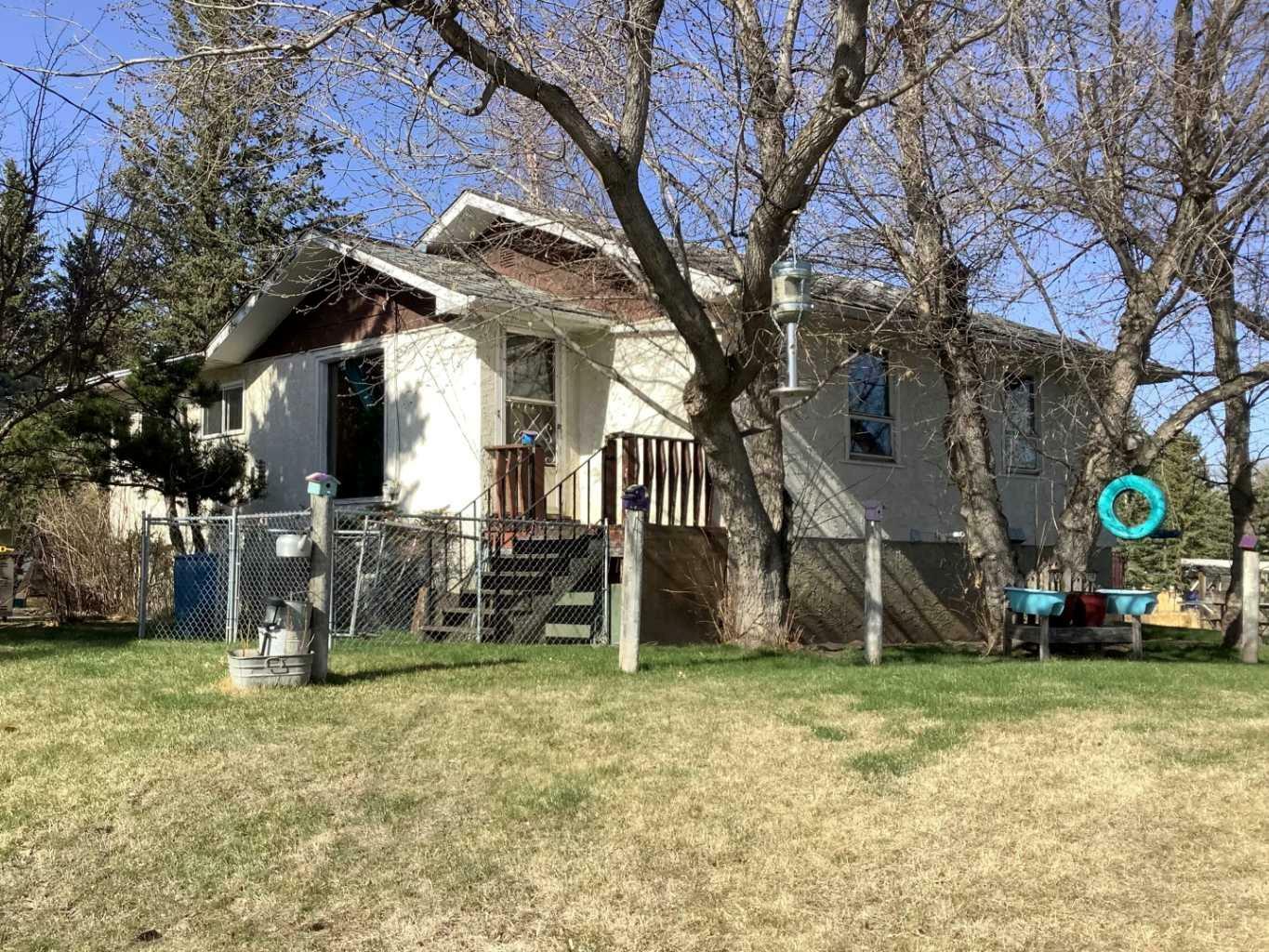 Property Photo: 616 Riverview Place AB T0L 1H0