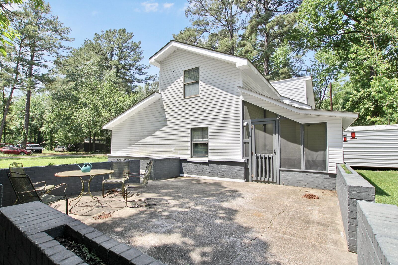 Property Photo:  201 Thomas Dr  LA 71446