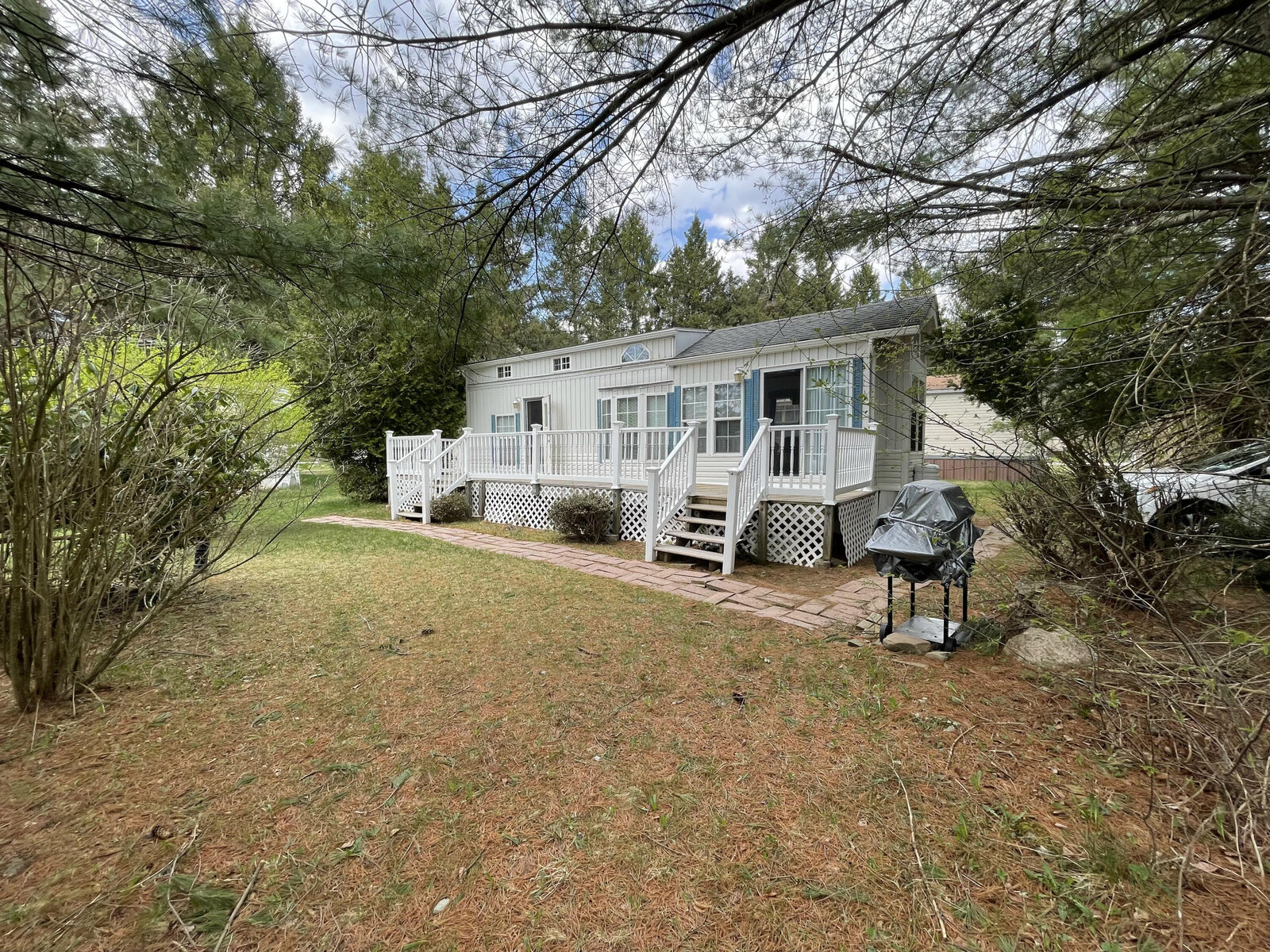 Property Photo: 421 Campstead Circle PA 18610