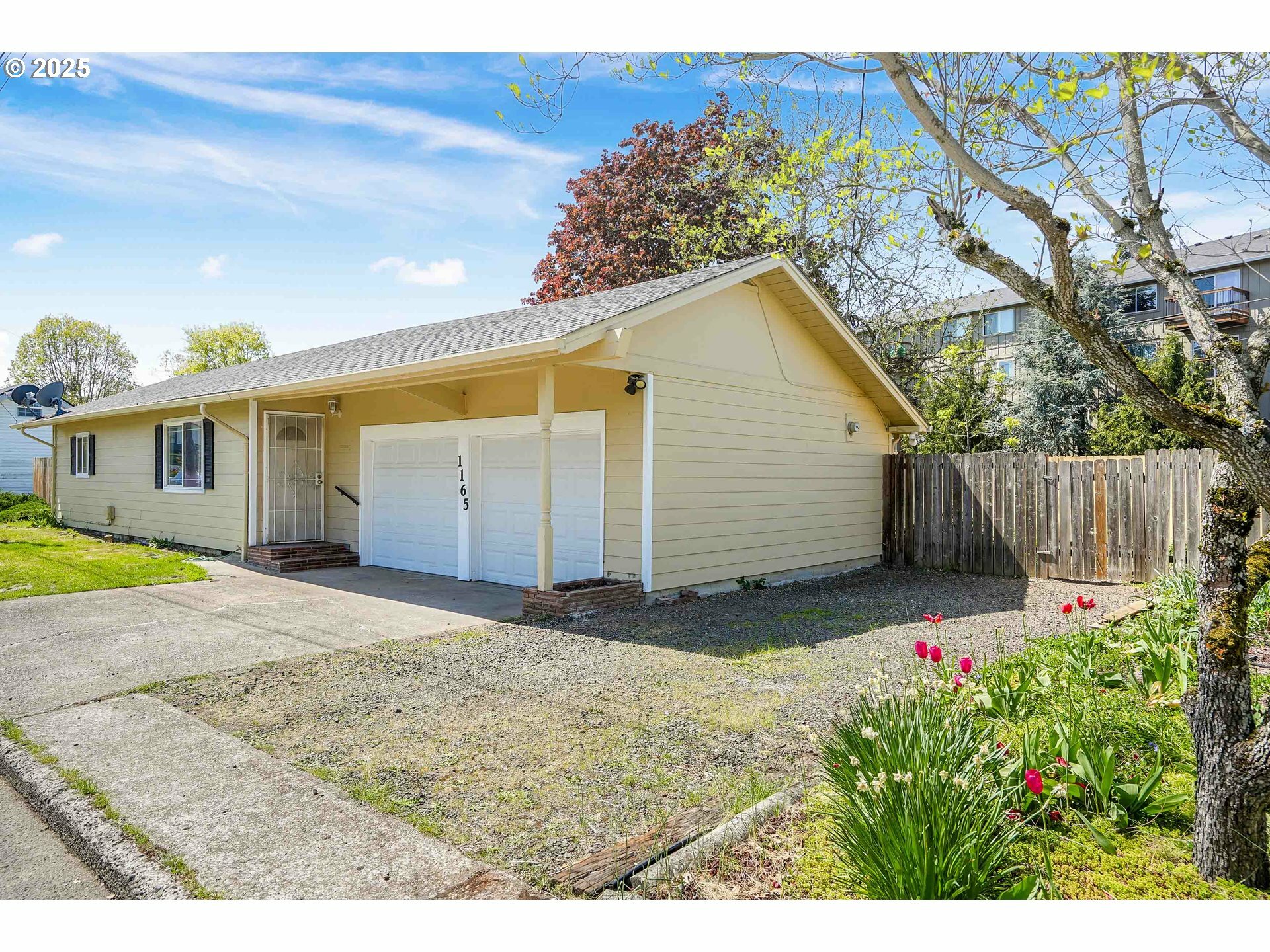 Property Photo: 1165 Garnet St NE OR 97301