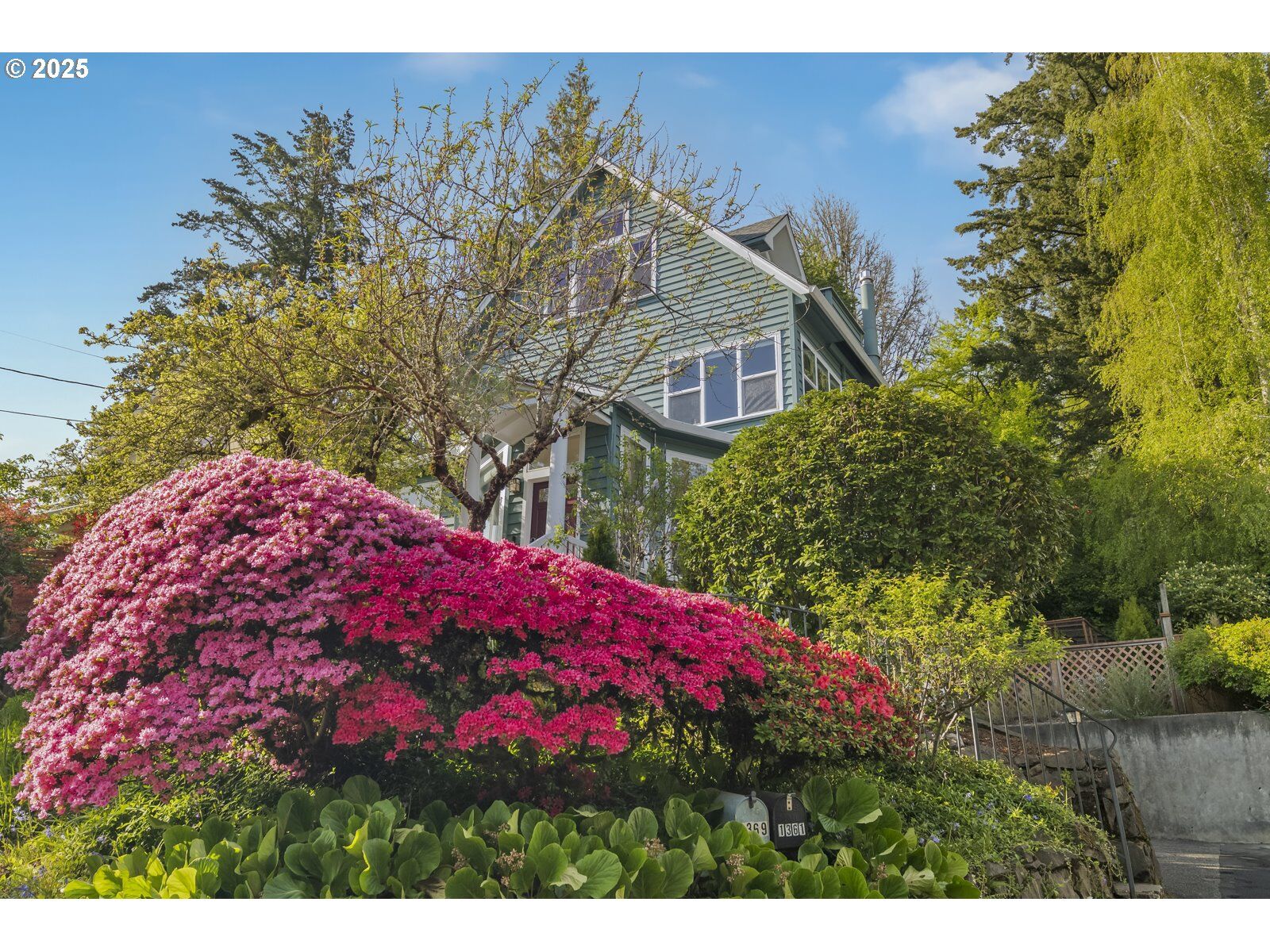 Property Photo:  1369 SW Broadway Dr  OR 97201 